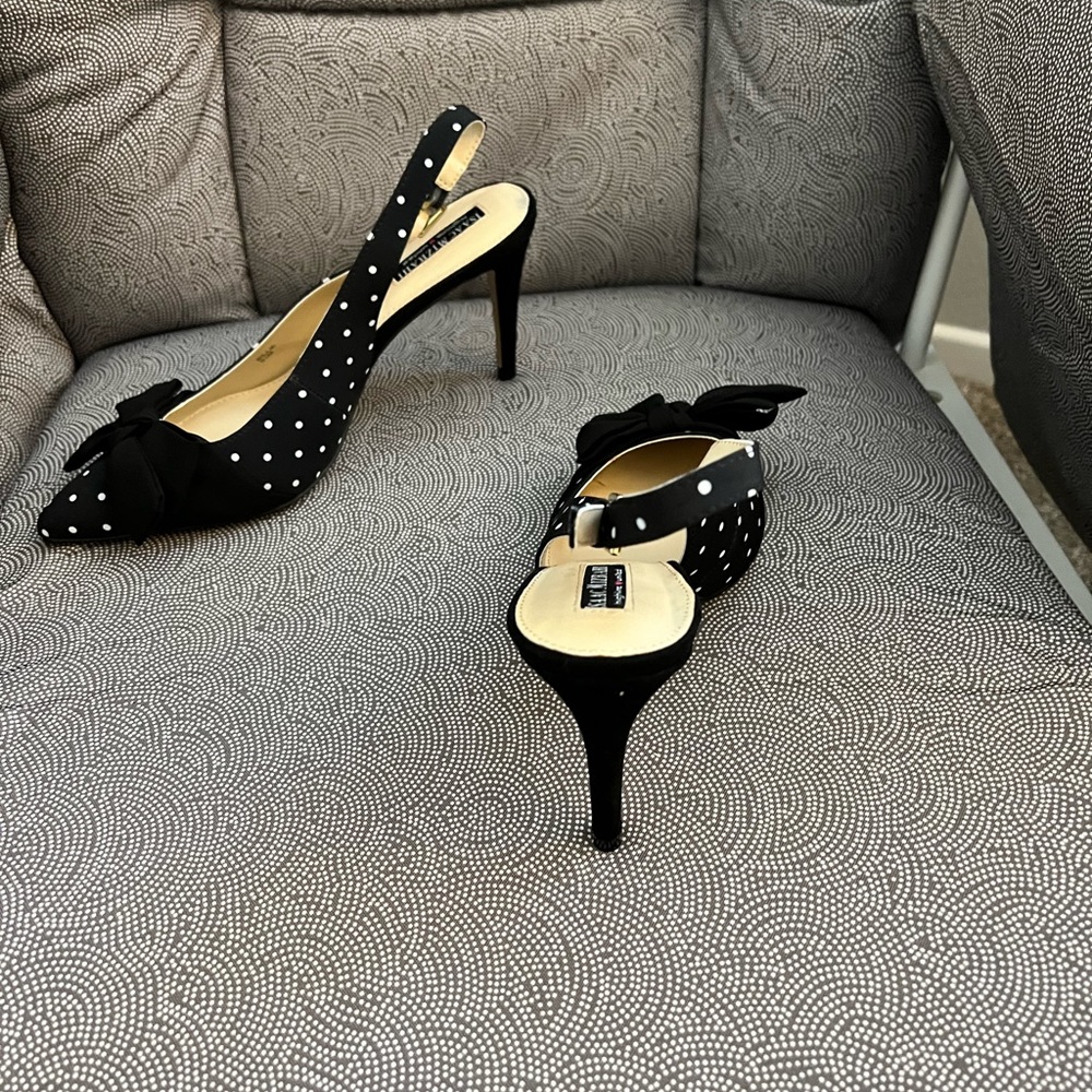 Isaac mizrahi brand new sling back shoes with bow . Size 91/2